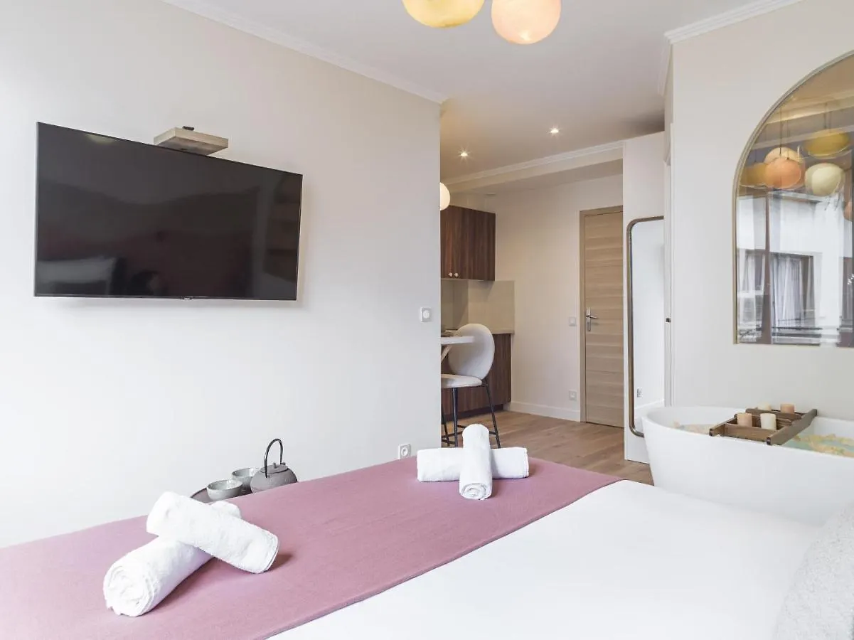 Apartment Ms Champs Elysees Avenue Paris France